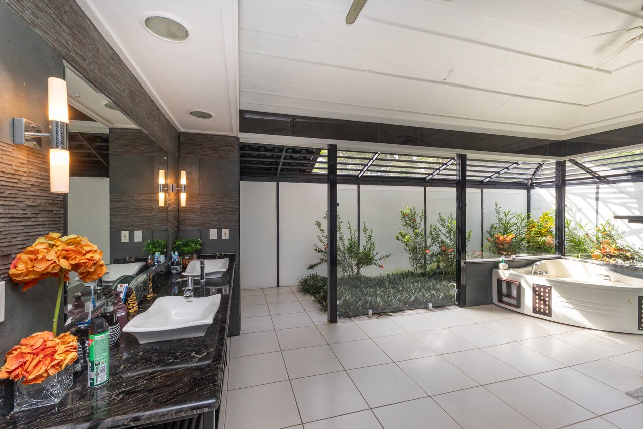 La Casona , 5 bdr estate