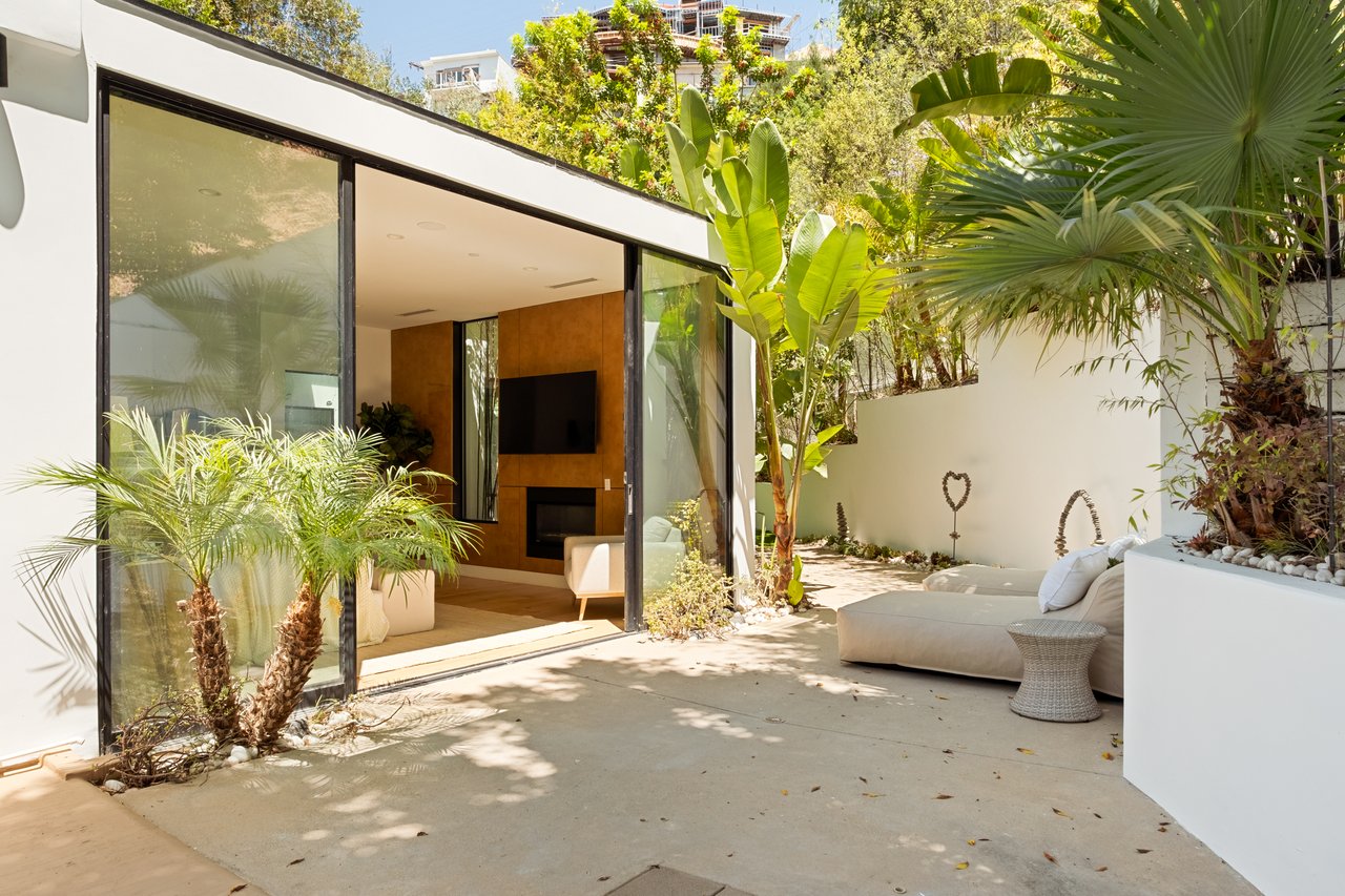 1516 Forest Knoll Dr, Sunset Strip