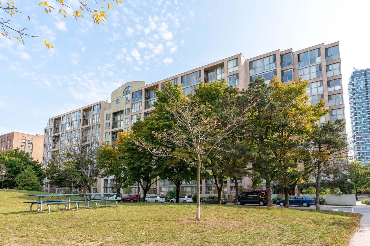 65 Scadding Ave, #810