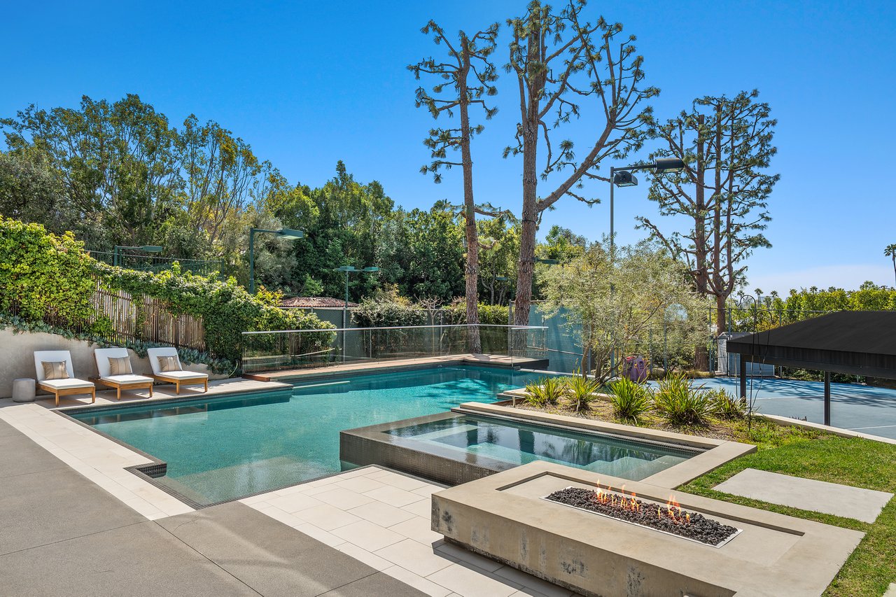  A Beverly Hills Architectural Masterpiece – Where Modern Luxury Meets Timeless Elegance