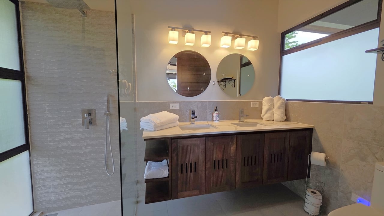 Tropical Turnkey Retreat in Gated Community