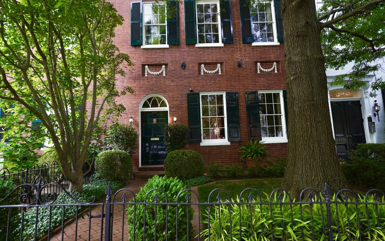 What to Consider When Eyeing a Charming Home in Historic Districts