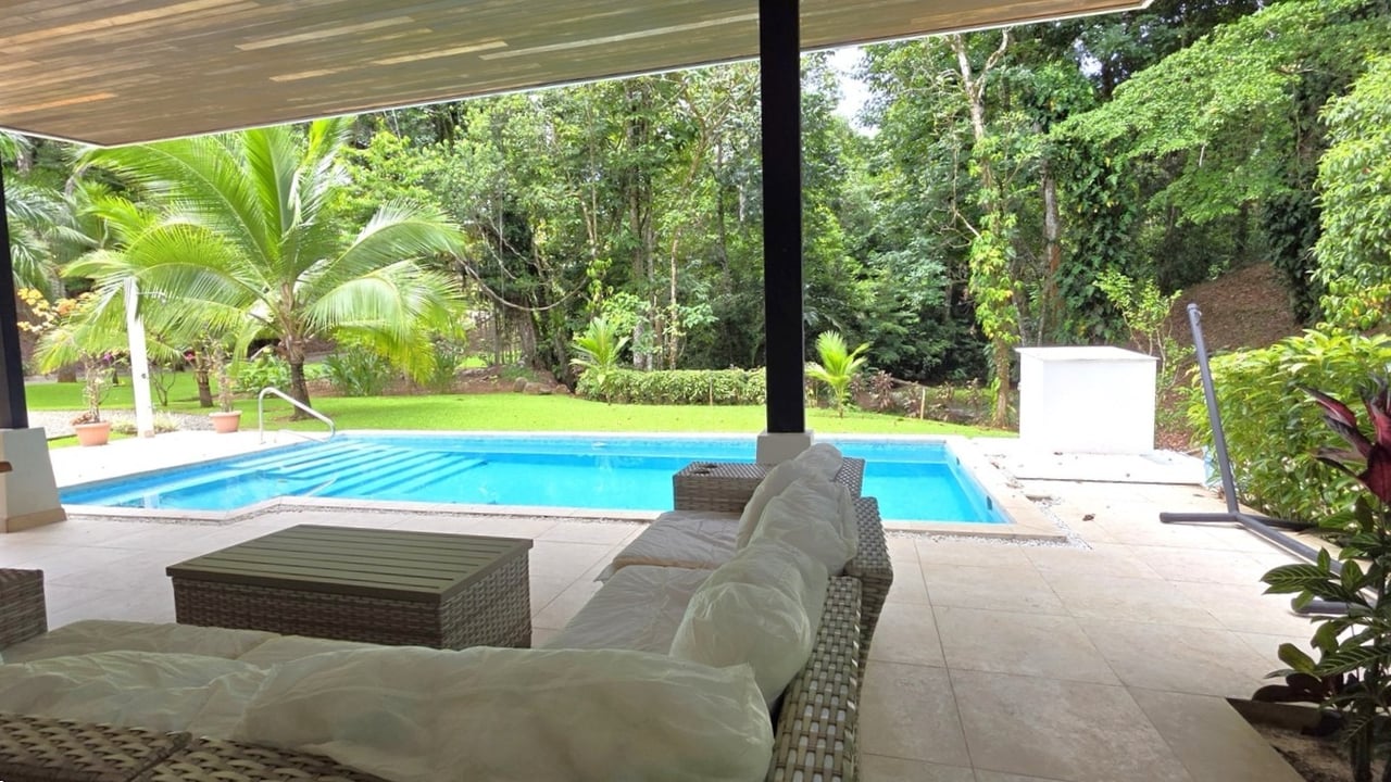 Refreshing Riverfront Retreat in Ojochal