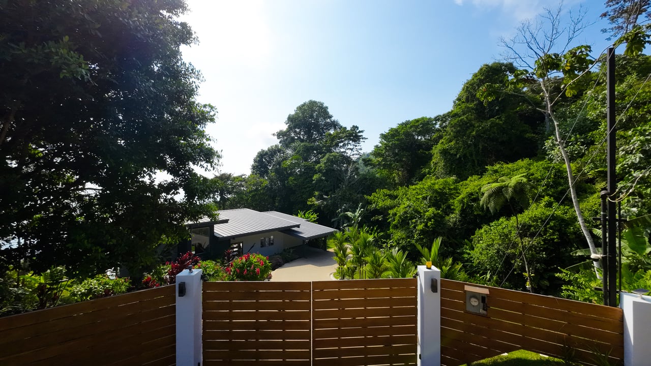 Modern House with Ocean view in Costa Verde Estates