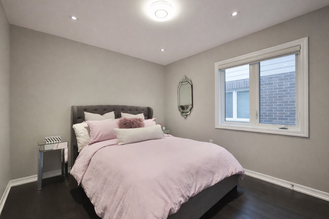 3205 Violet Gardens, Oakville
