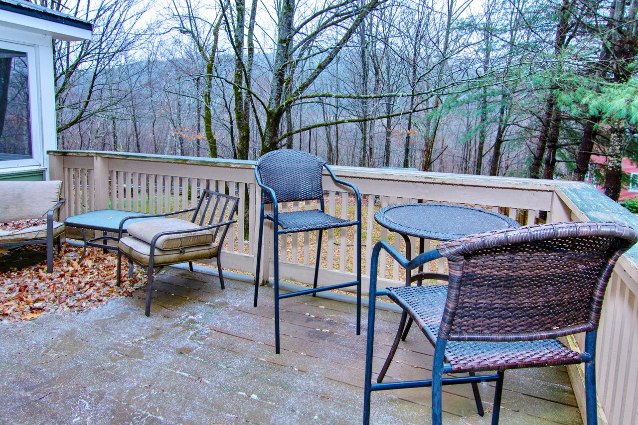 Pet Friendly, updated single family home for Ski Season