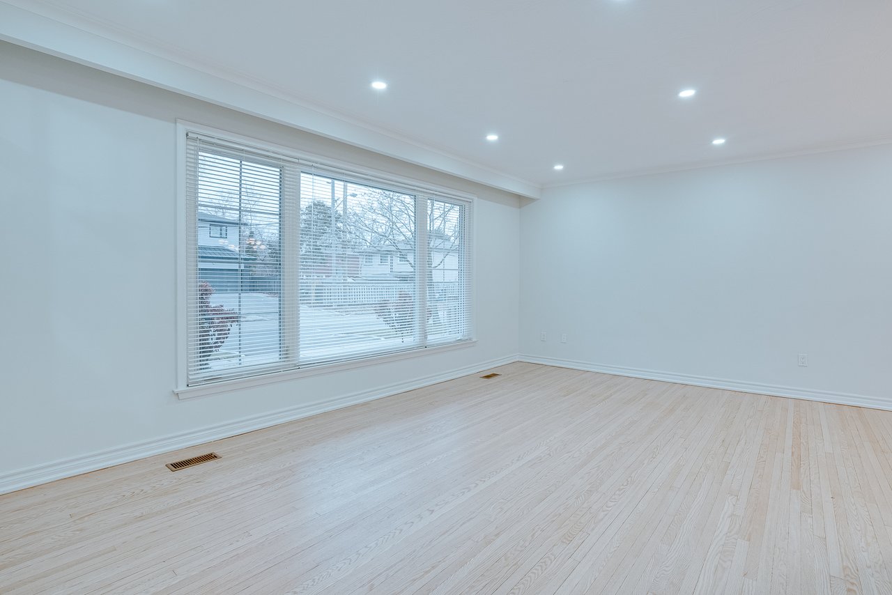 25 Karen Road Unit: Upper