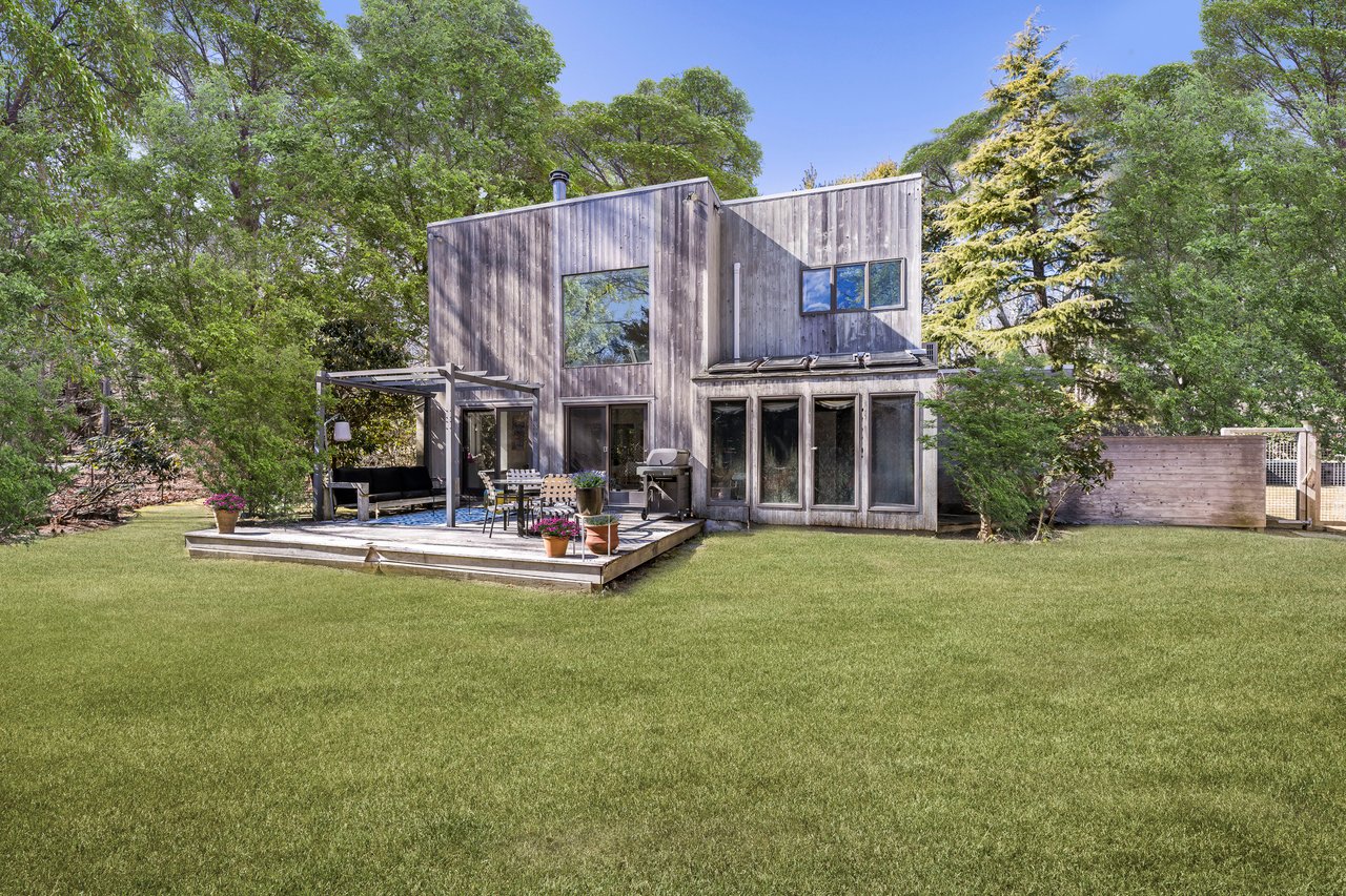  33 Robins Way, East Hampton