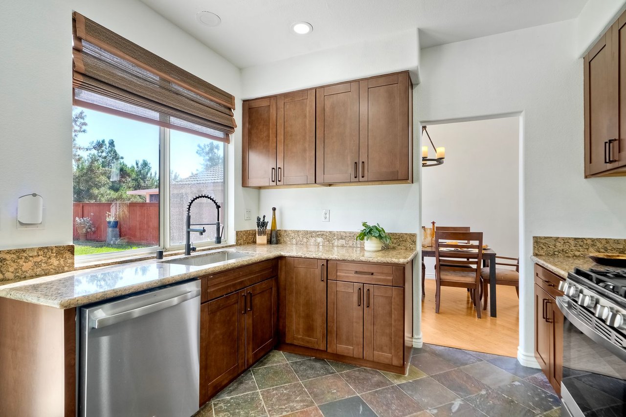 1025 Honeysuckle Dr