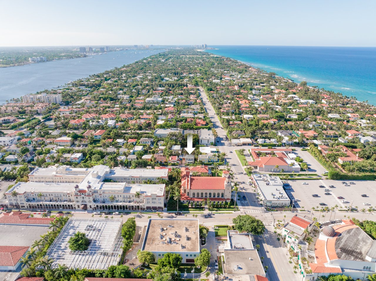 Charming Like New Residence In Town