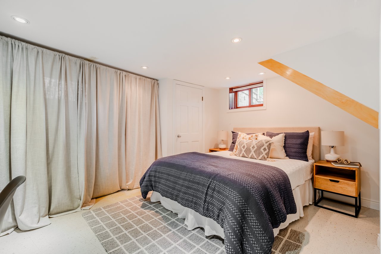 296 Linsmore Cres