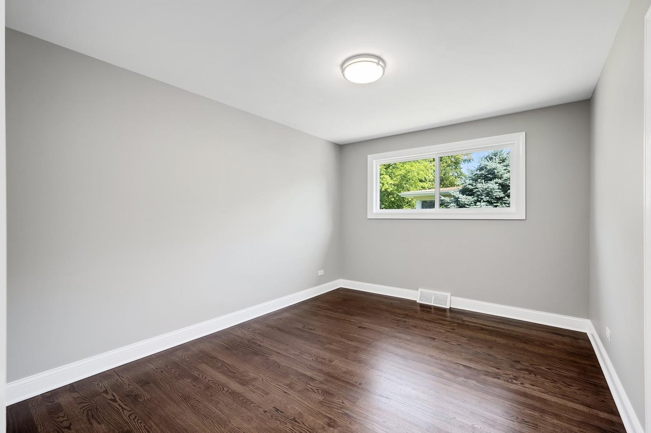 1N535 Park Blvd, Glen Ellyn IL – Fully Renovated Split-Level on Nearly Half an Acre Listed at $475,900