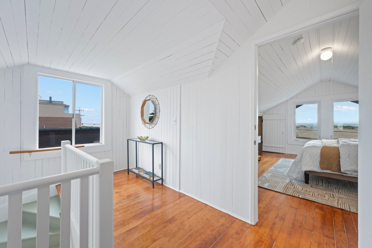 Top floor landing leading to two bedrooms, Outer Sunset San Francisco