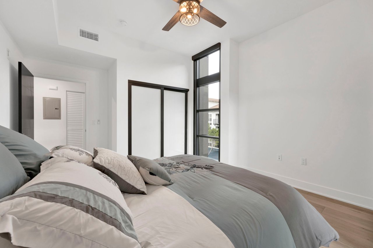 178 S Euclid Ave #301