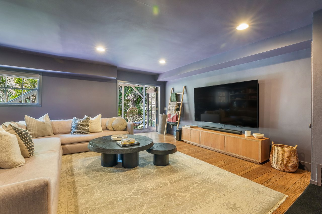 2015 Nichols Canyon Rd