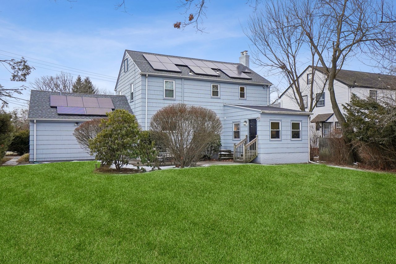 407 Stirling Ave