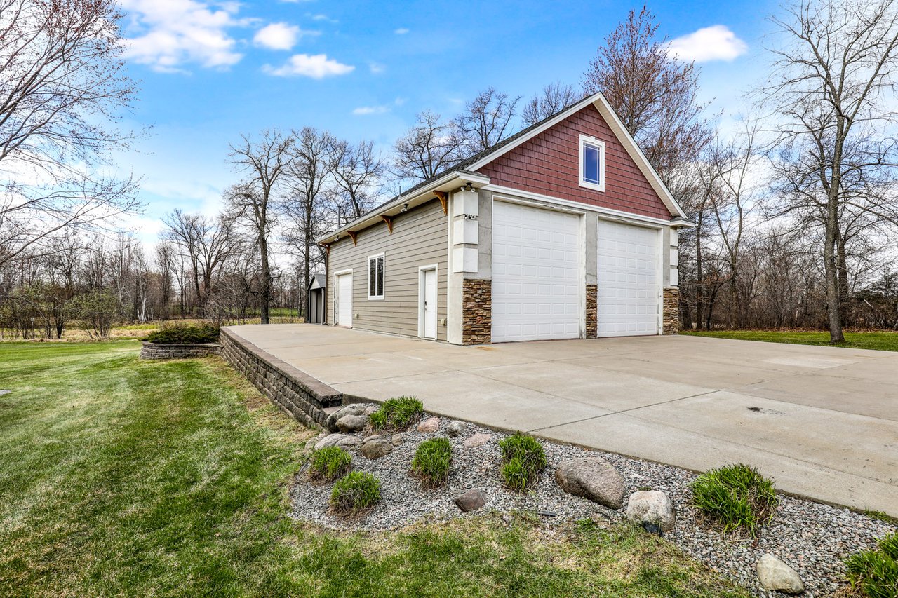 Exquisite Custom Built Rambler on the Refuge Golf Course