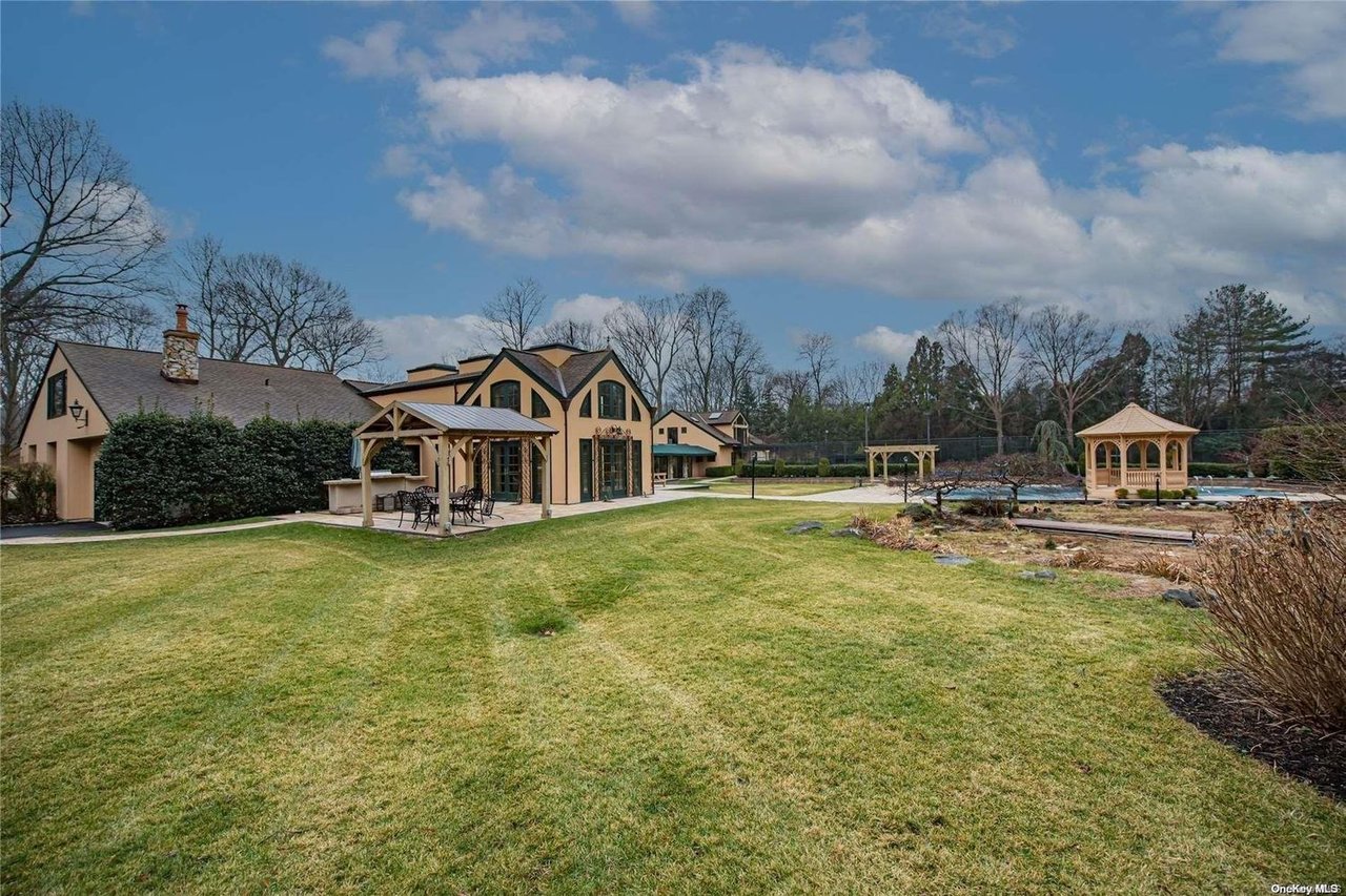 4 Mallard Dr