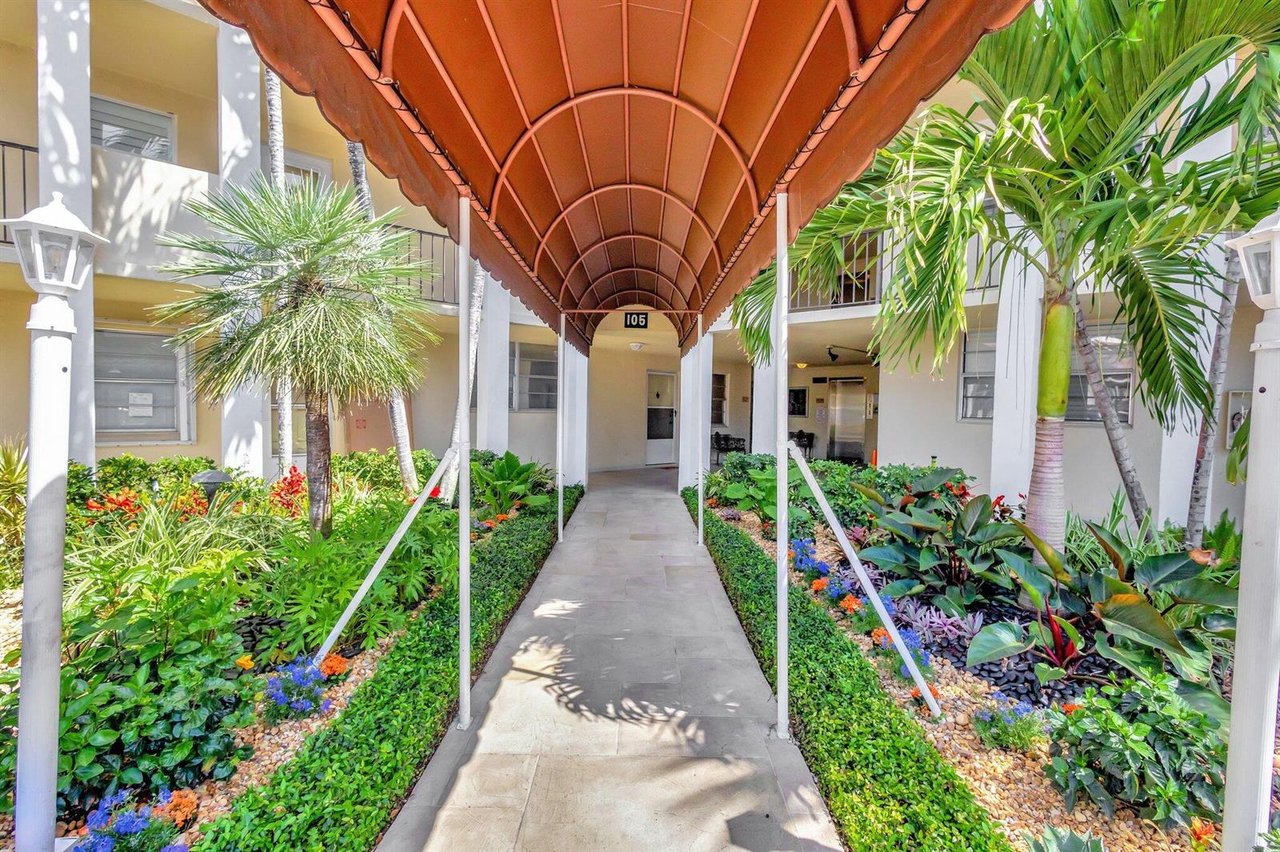 105 Paradise Harbour Boulevard #109