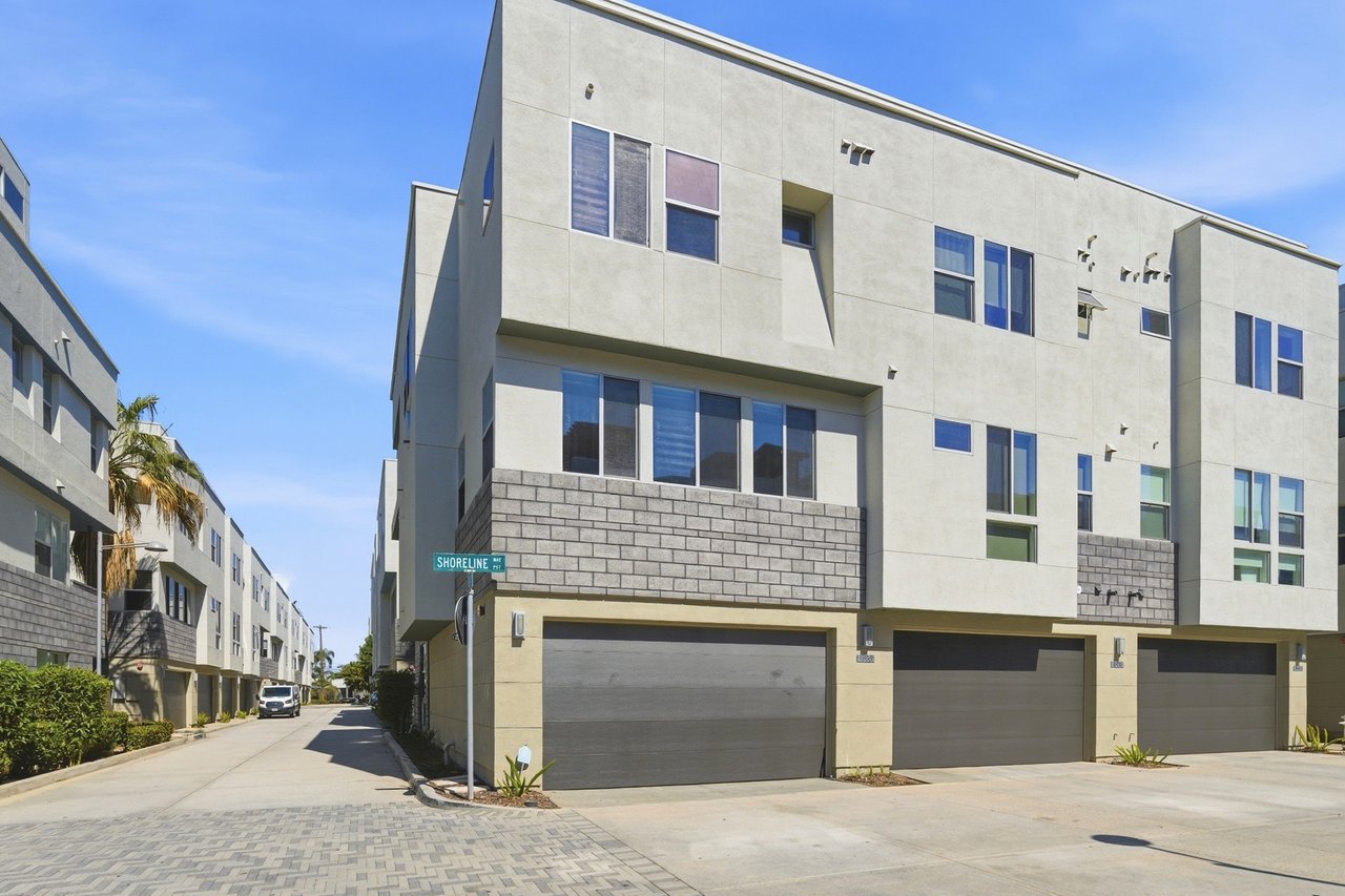 1688 Shoreline Way