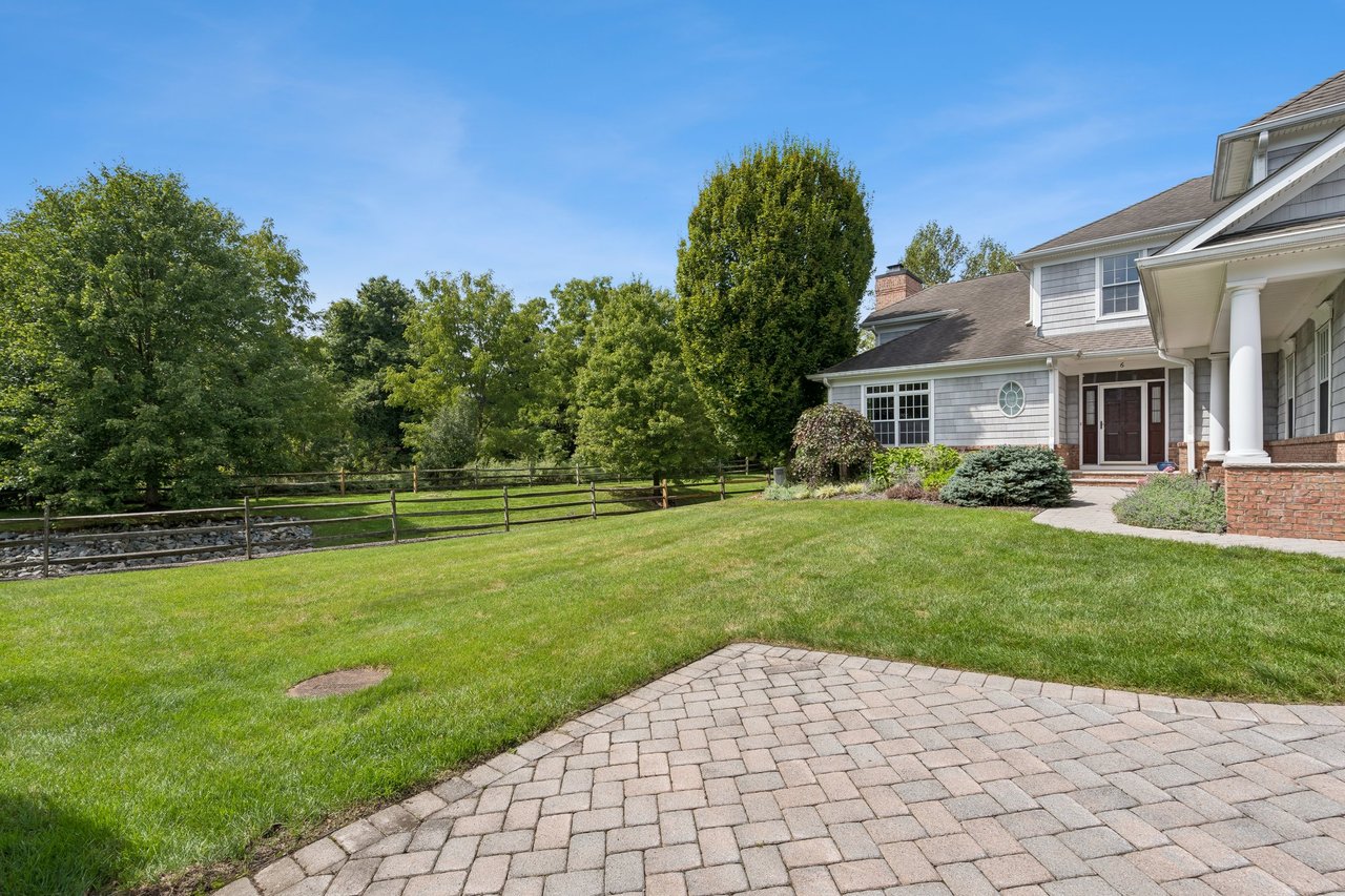 6 Melrose Ln