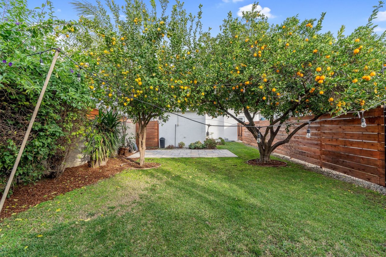 Compass Private Exclusive - North Hollywood