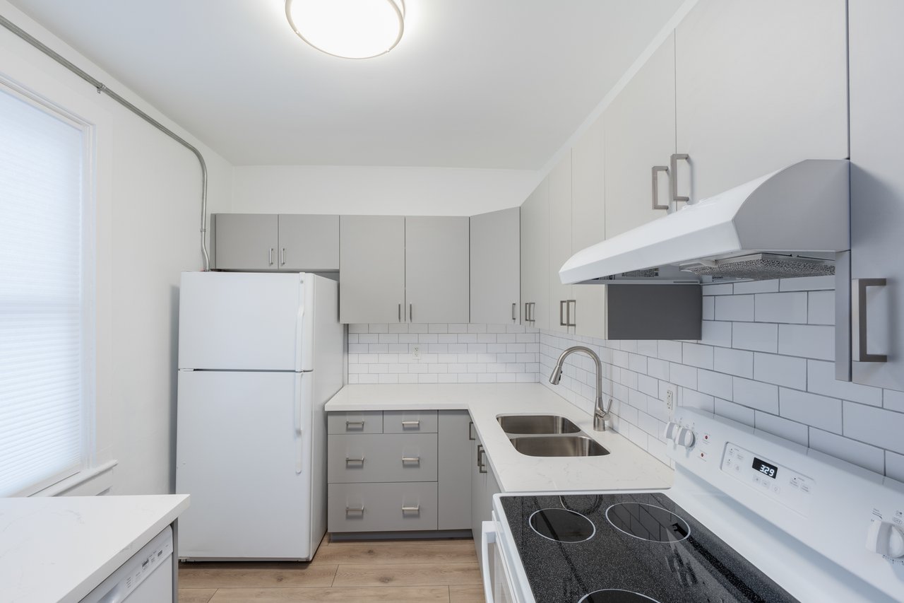 15 Indian Rd Cres #Upper