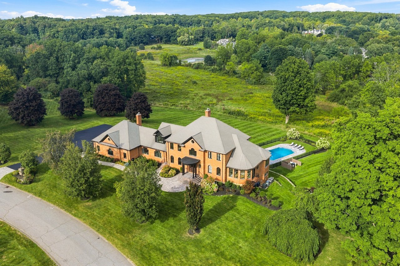 3 Wyndemere Drive