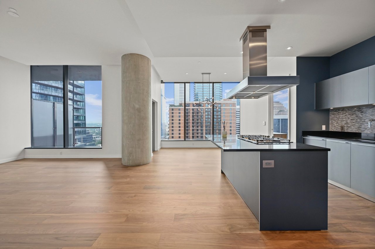 210 Lavaca St#2011