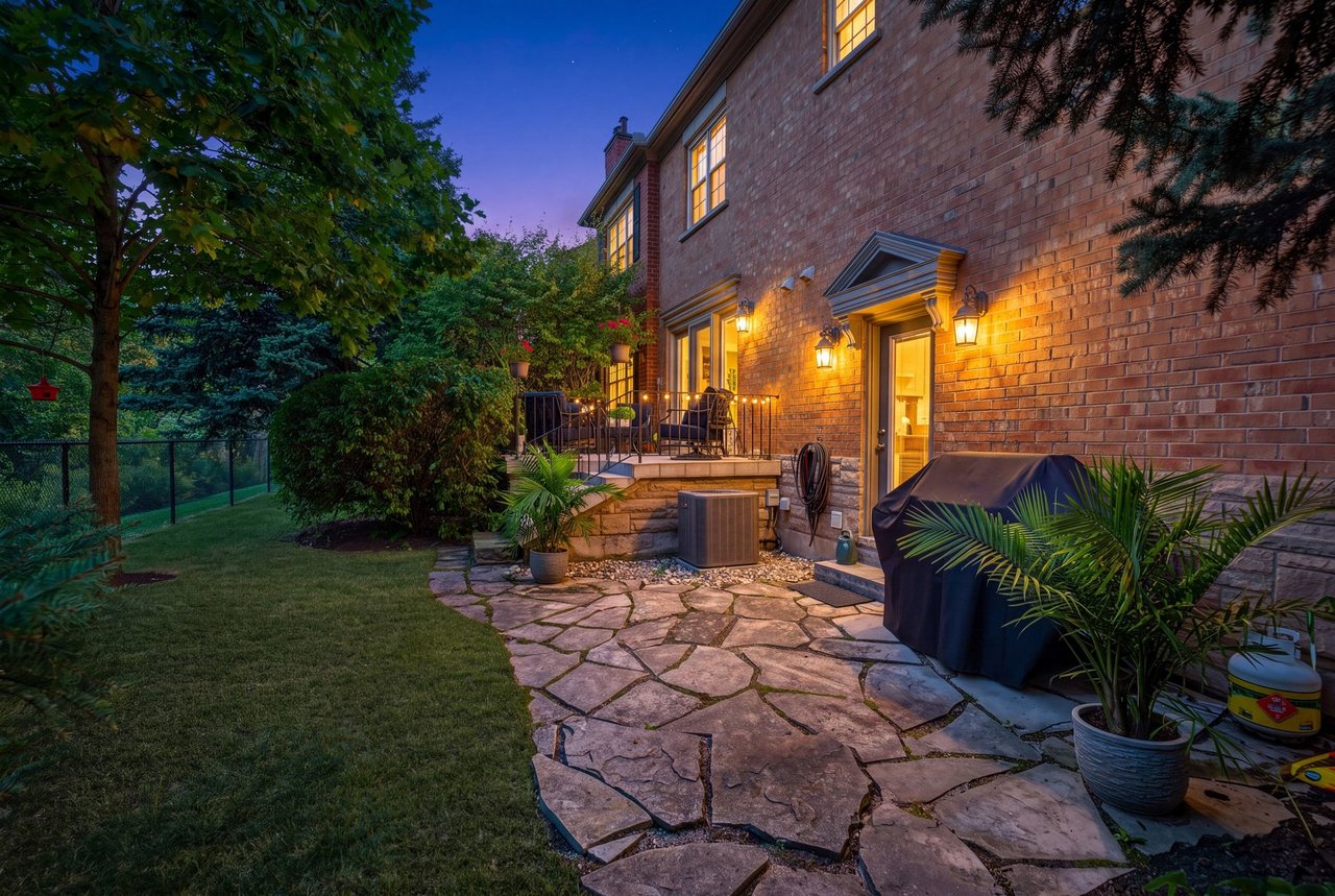 Executive Millcroft Townhome