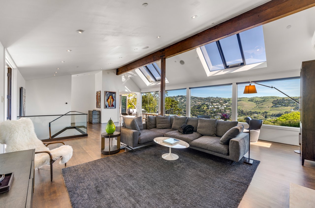 Chic and Stylish on Belvedere Island