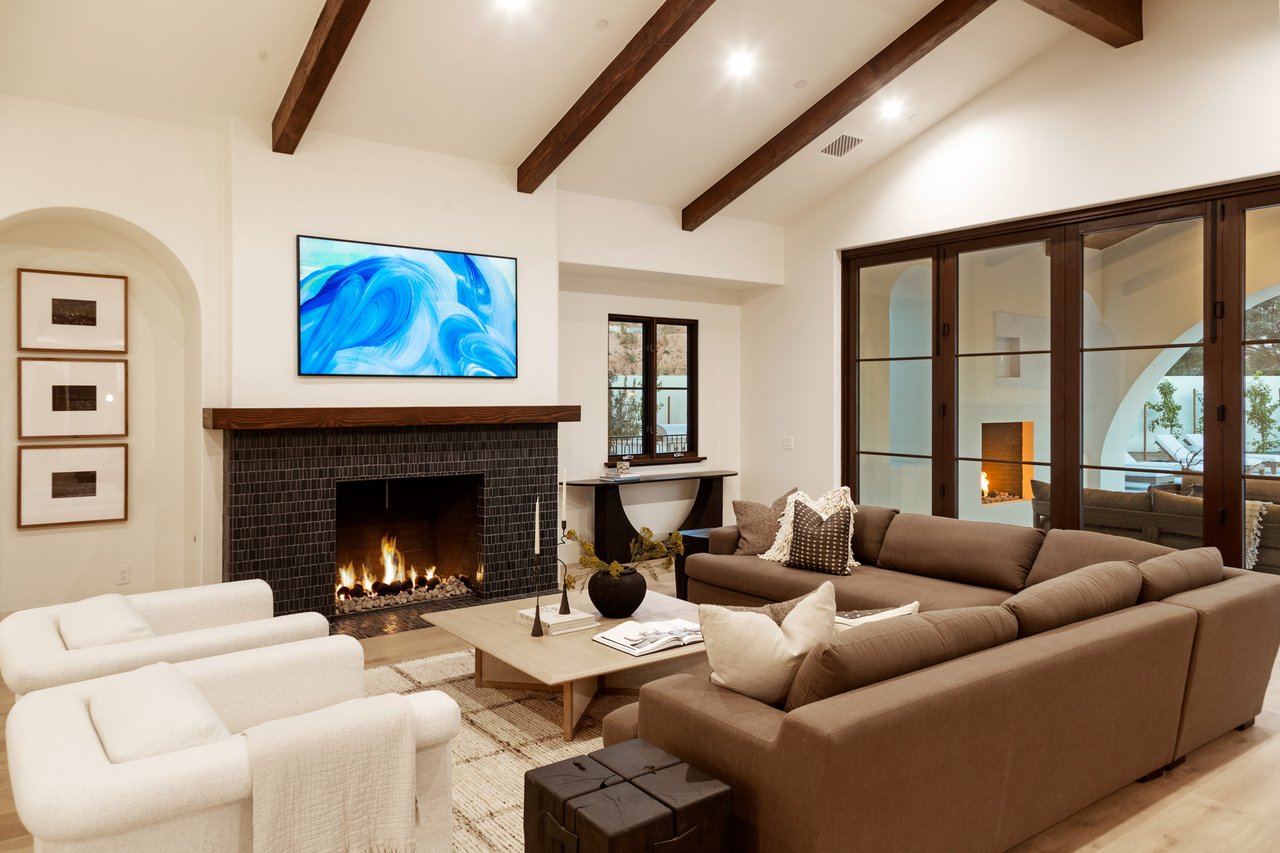 4605 E ROCKRIDGE Road