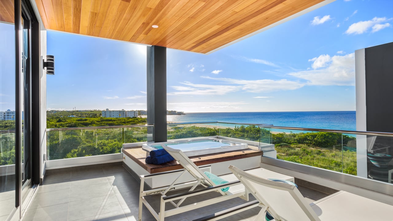 Tranquility Beach - Penthouse Villa 