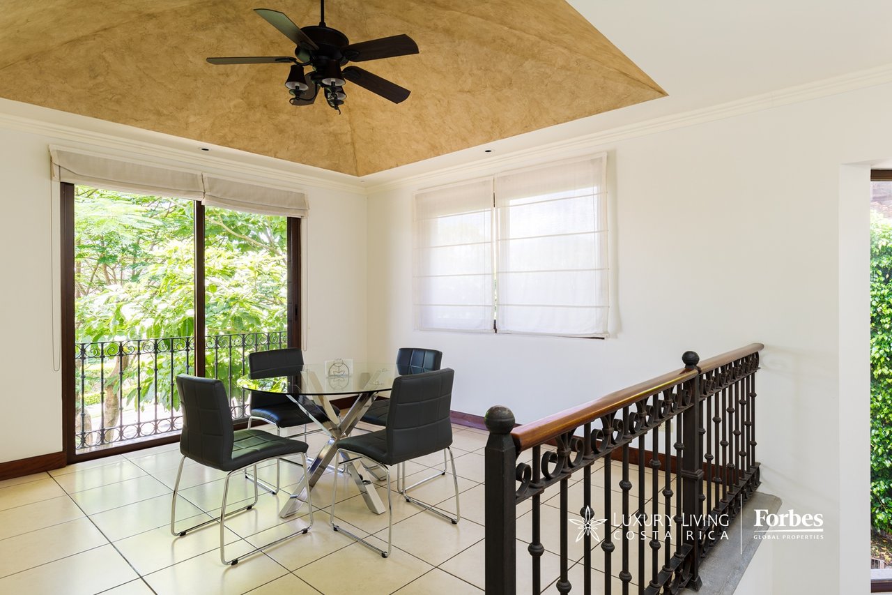 20336 - Luxury 5-bedroom home with an office and terrace in Cerro Alto, Escazú