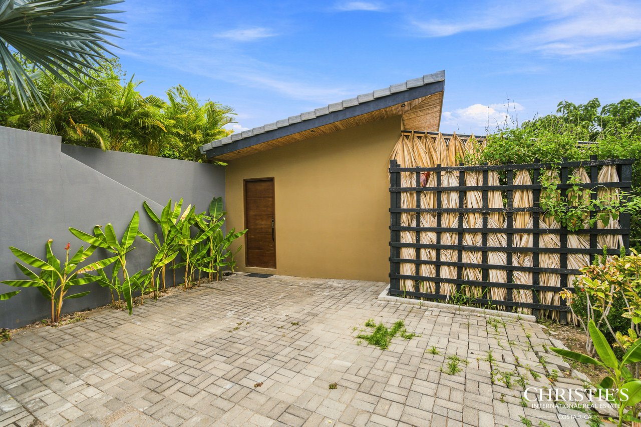 LE CLOS - An Exclusive Three-Residence Estate 