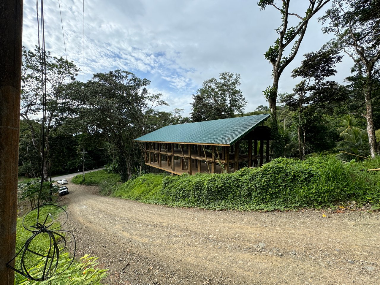 0.69 ACRES – Bamboo And Wooden Commercial Building On The Paved Coastal Highway Between Uvita And Ojochal!!!