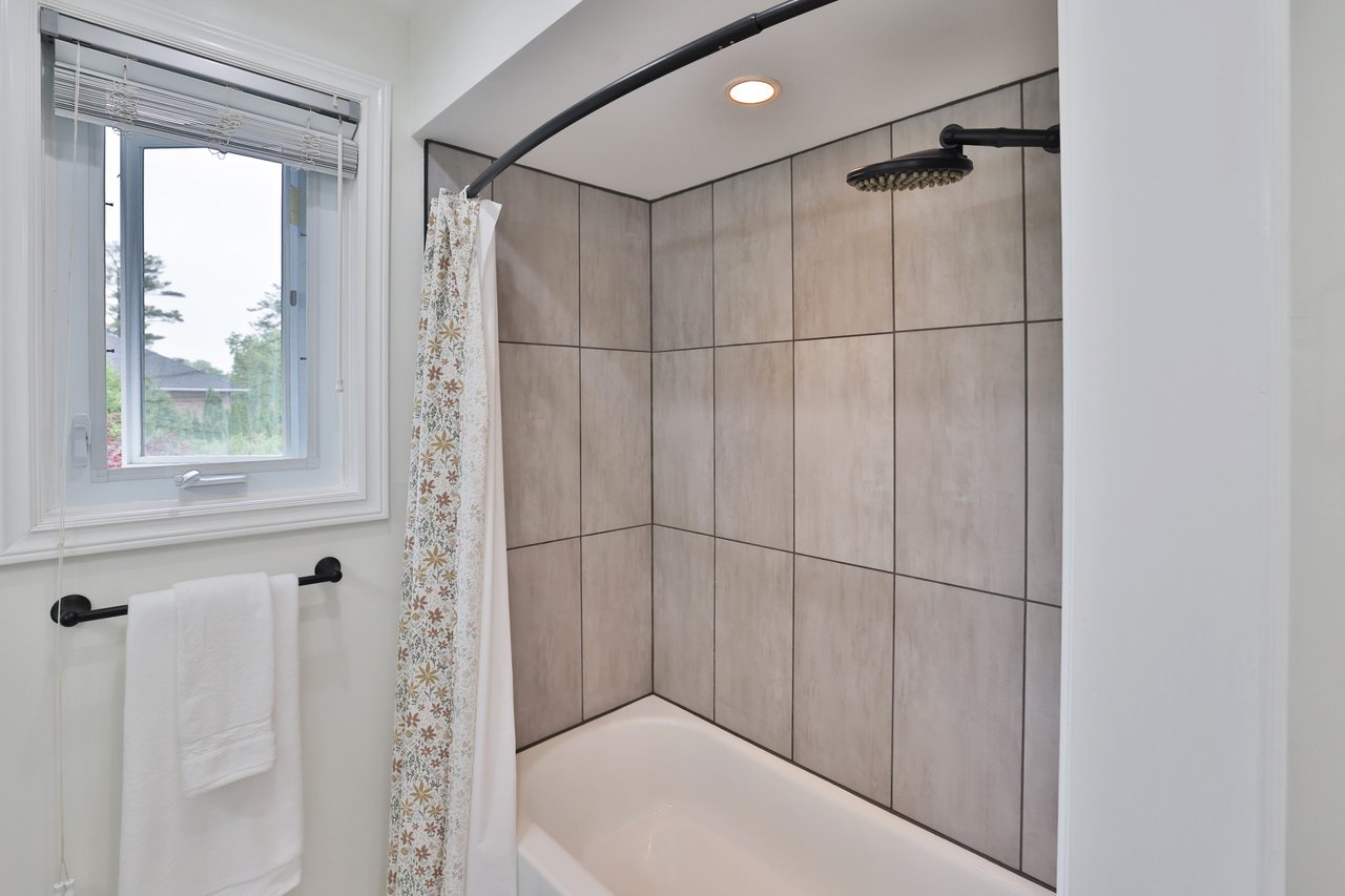 4220 Spruce Avenue, Burlington