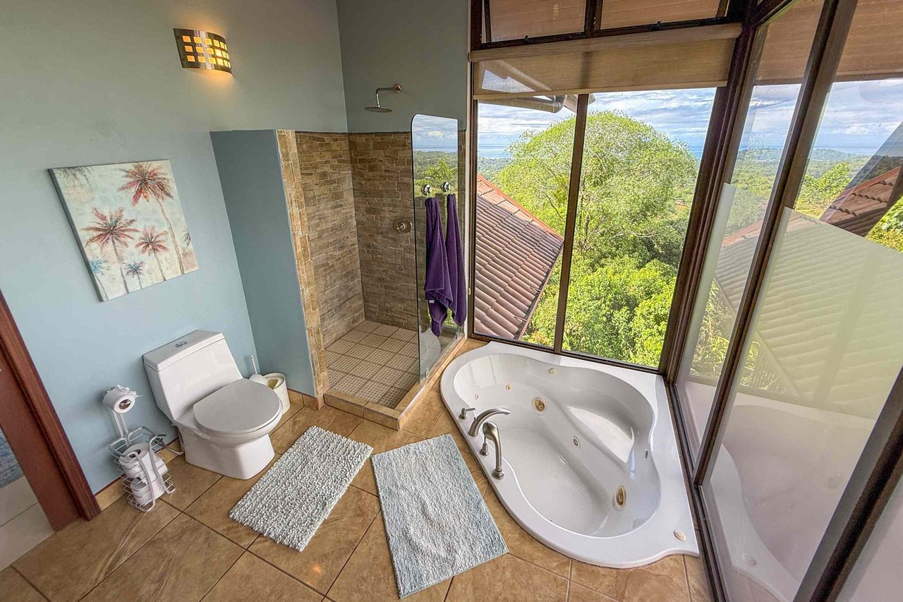 Panoramic Ocean View 4-Bedroom Home with Big Pool & Ample Space to Entertain in Ojochal Costa Rica