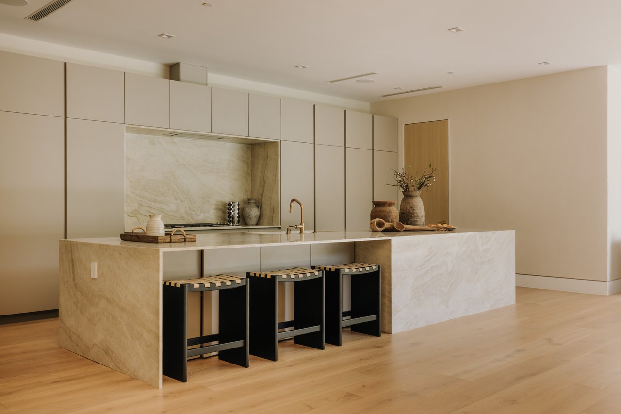 260 S Canyon View Dr