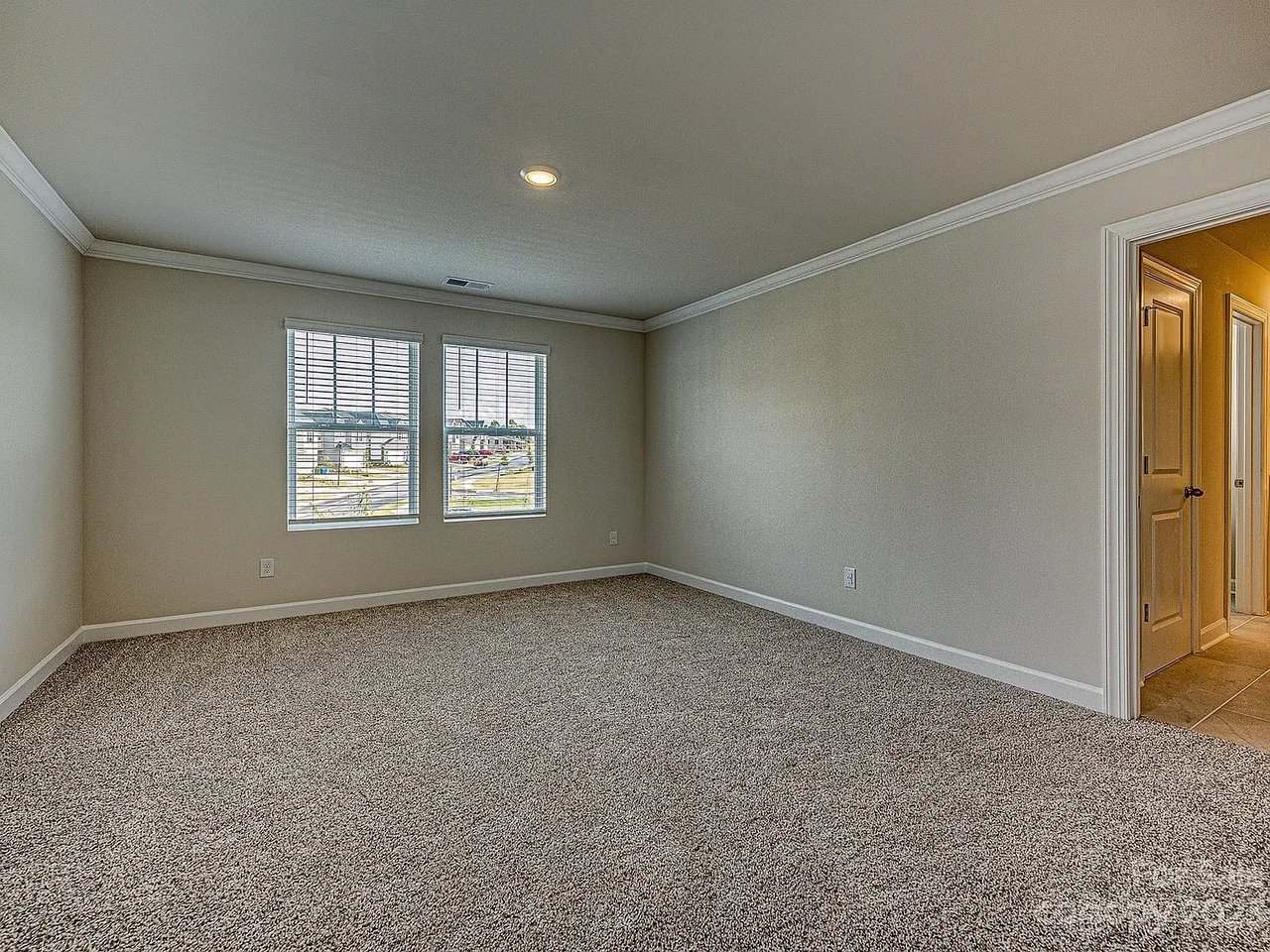 664 Citriadora St