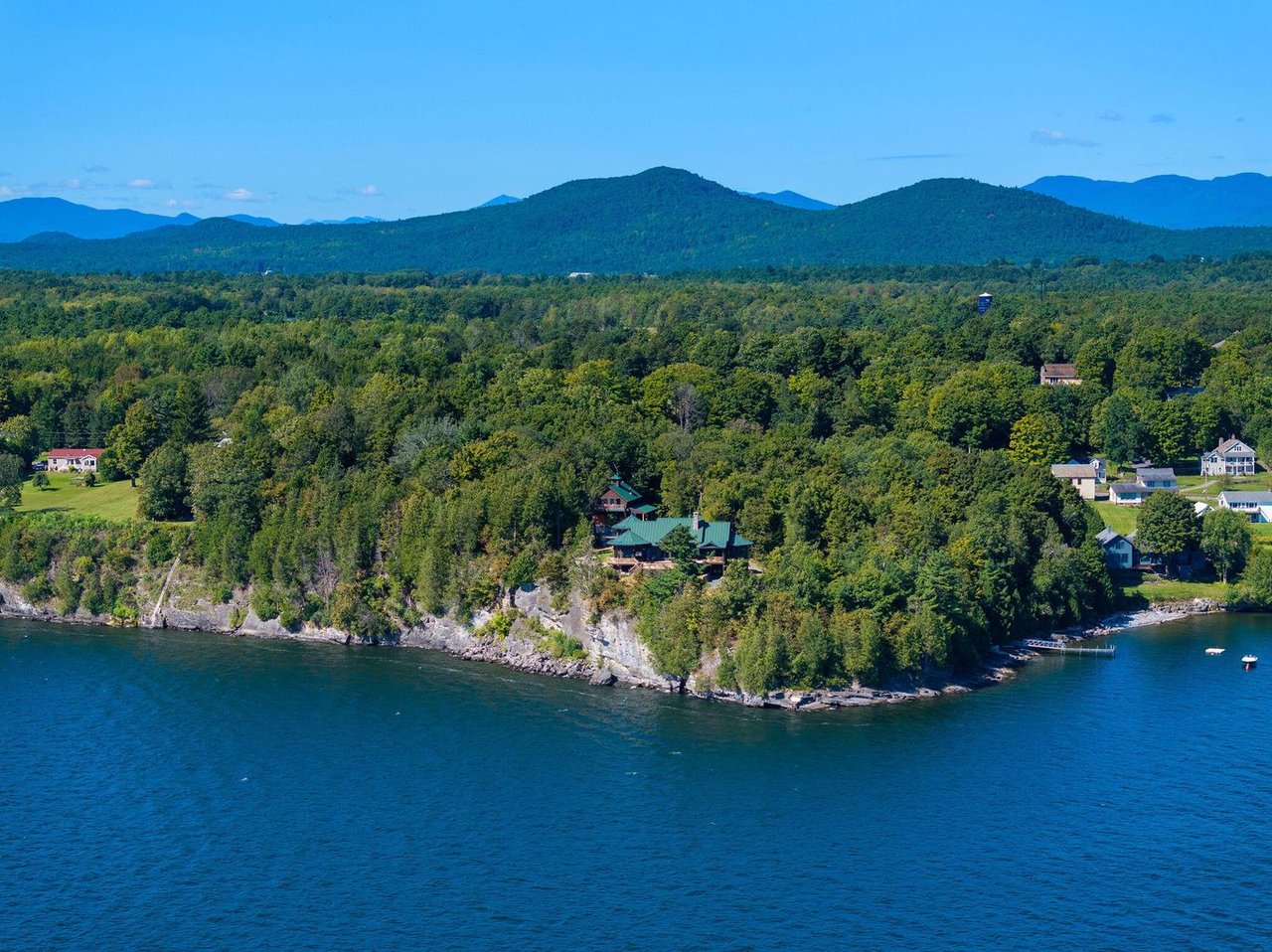 2226 Lake Shore Road