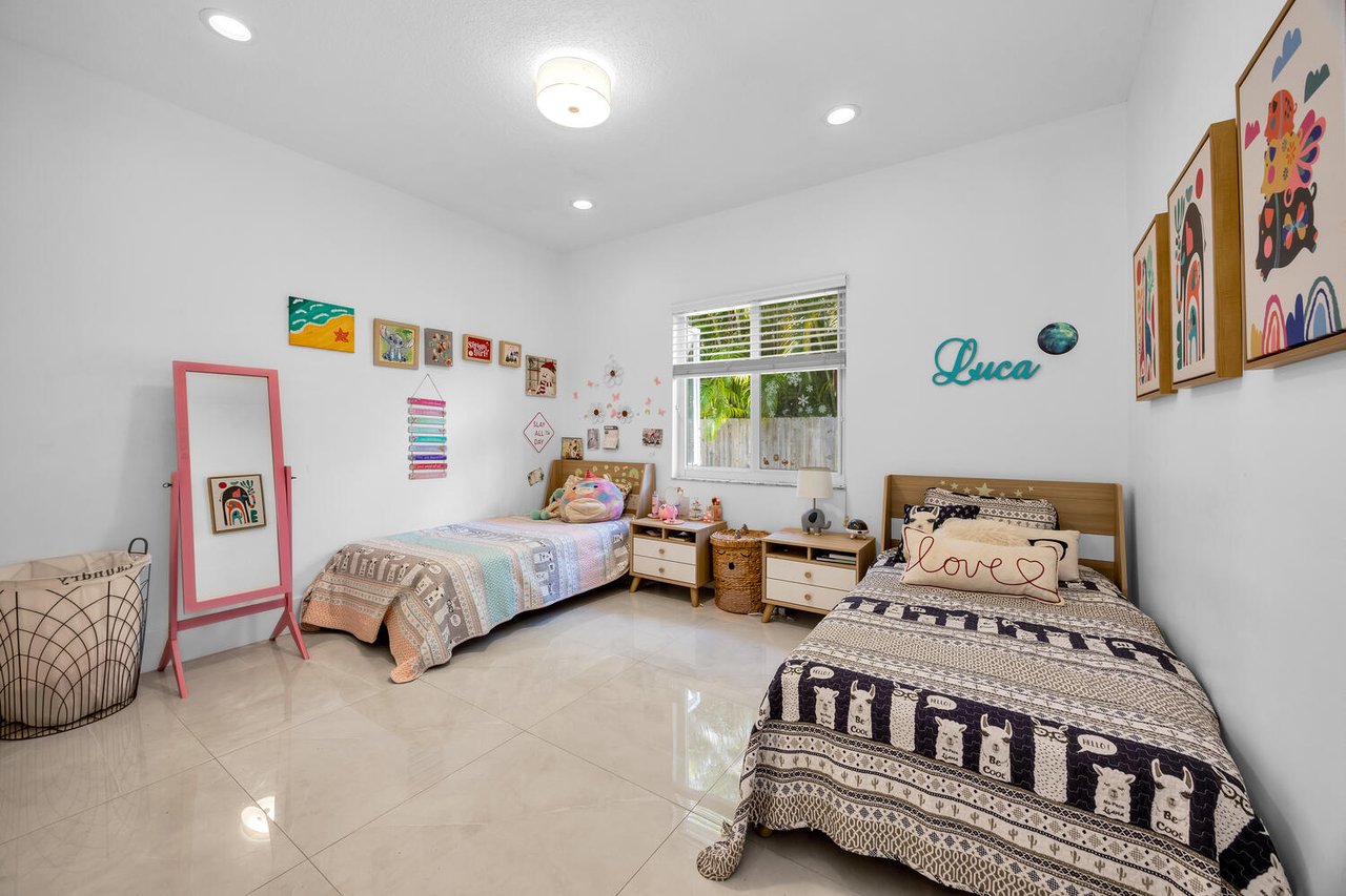 Palmetto Bay Perfection: Spacious, Serene, Stunning