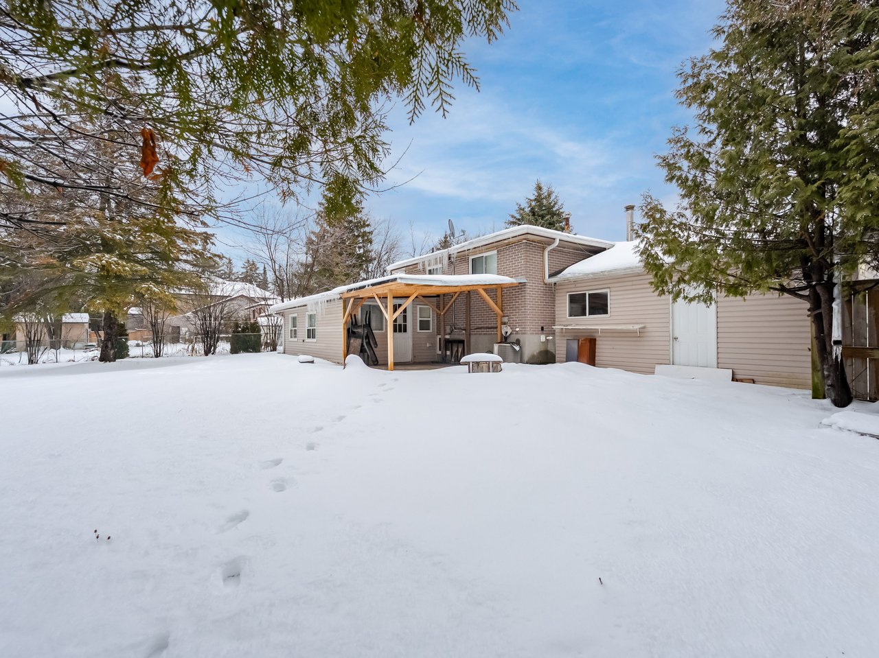 28 Lakeland Crescent