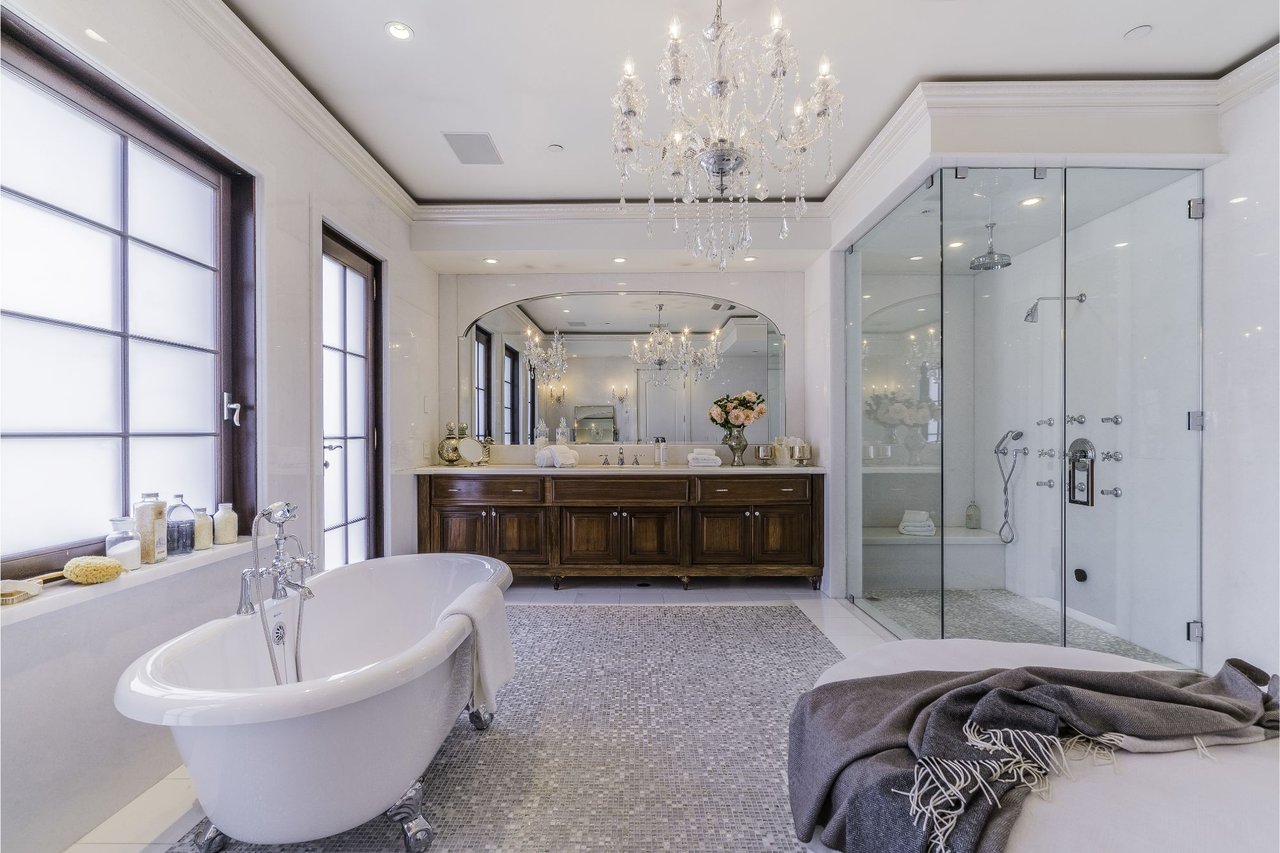 1714 Stone Canyon