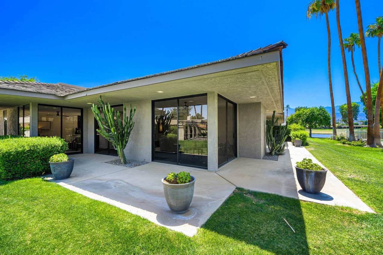 6 Amherst Court