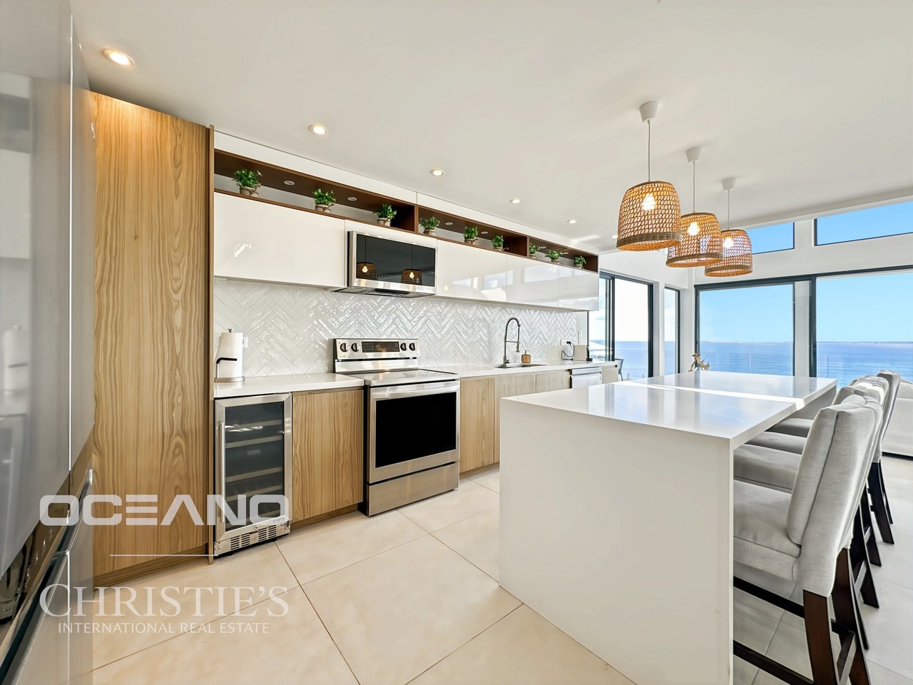 Cliffside Villa - Mont Rouge