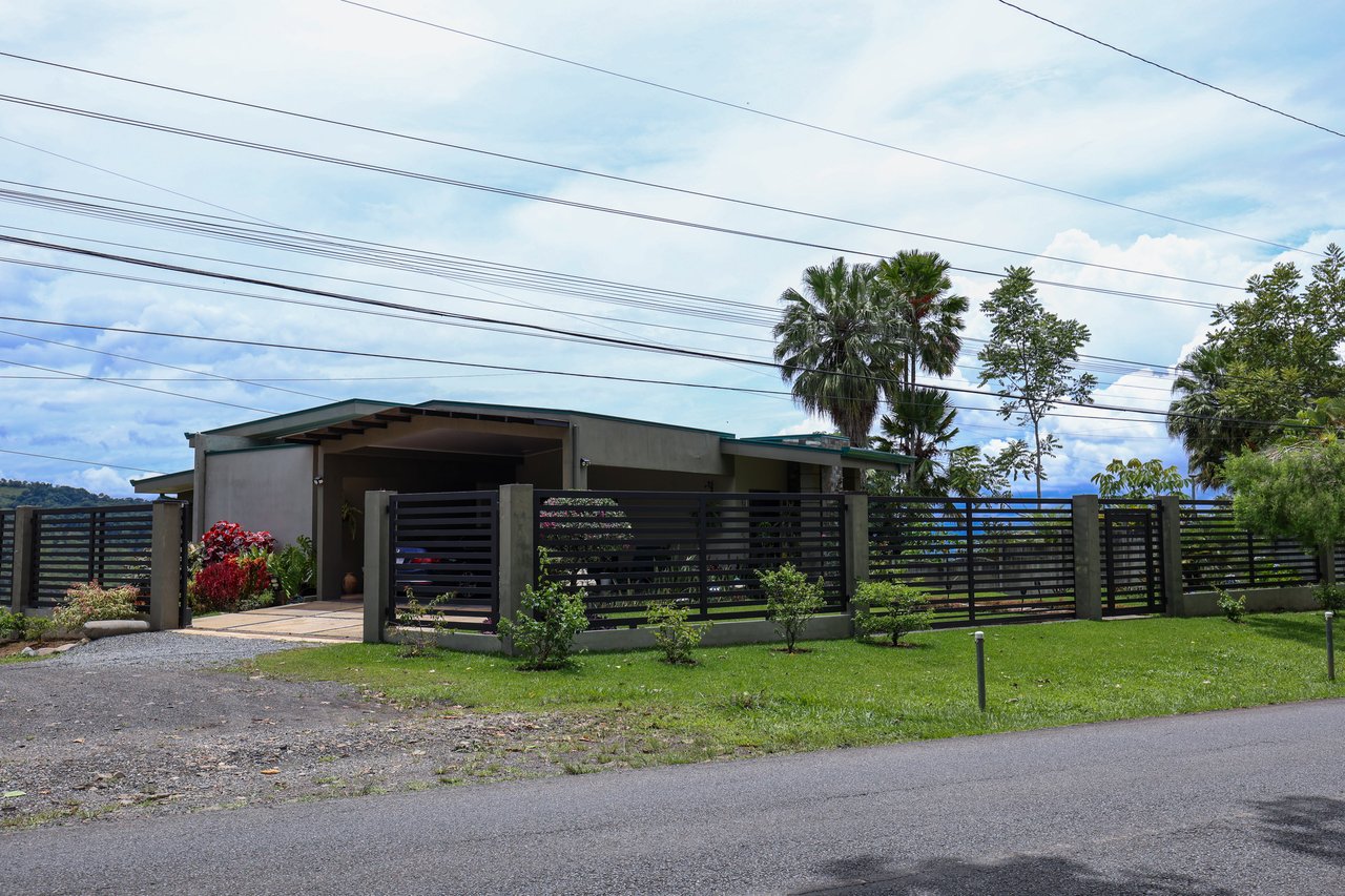 5-BEDROOM CHIRRIPO MOUNTAIN VIEW HOME WITH EASY ACCESS, PREMIUM FINISHES, FRUIT TREES AND LANSCAPED – 0.22 ACRES