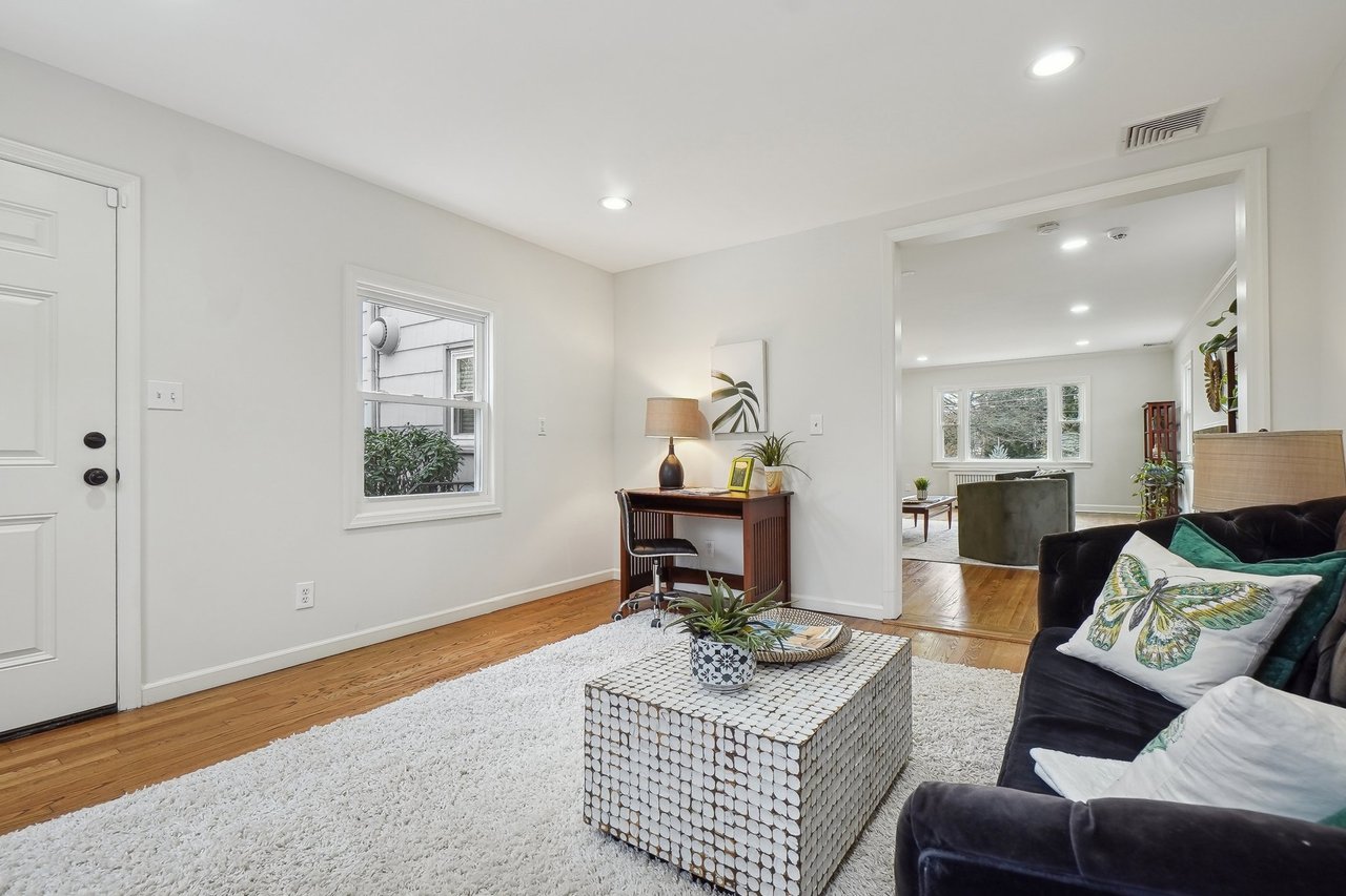 407 Stirling Ave