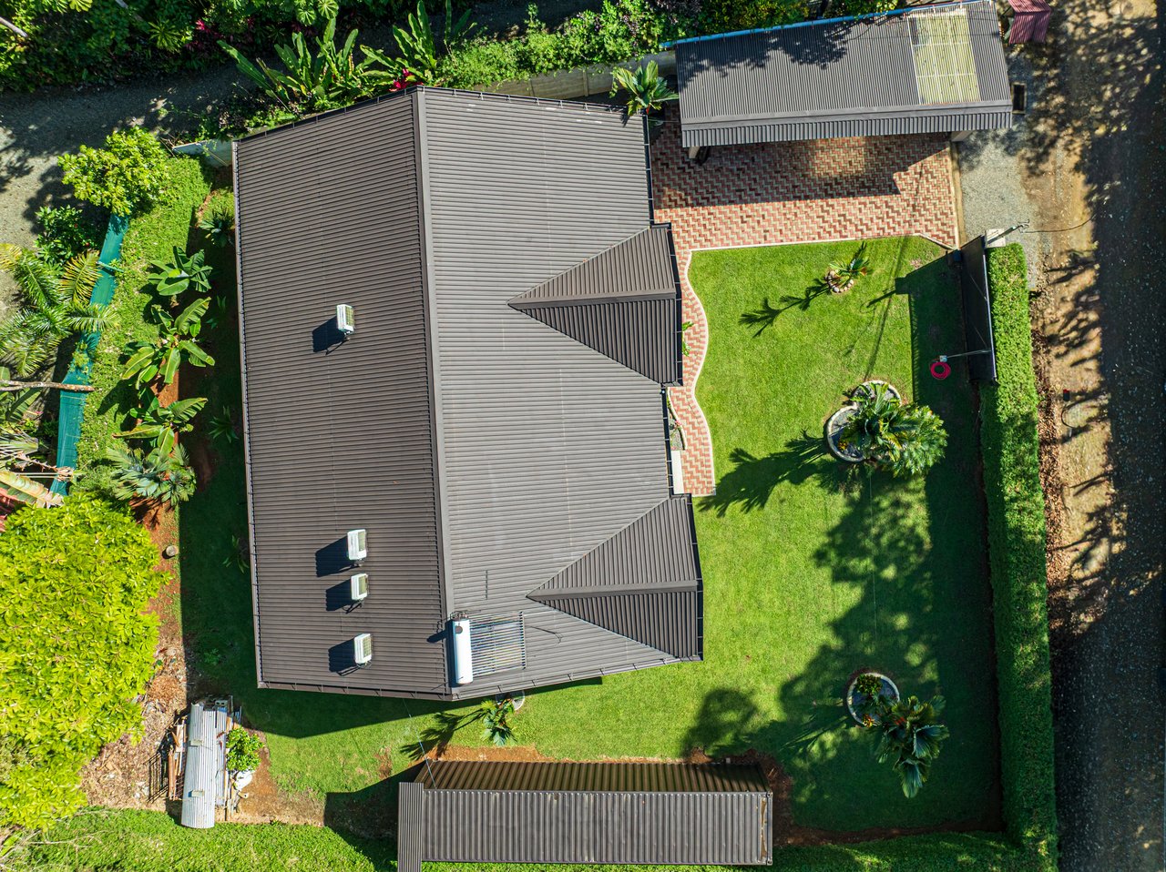 Exceptional 5-Bedroom Residence on Los Laureles Street – Prime Location & Versatile Layout