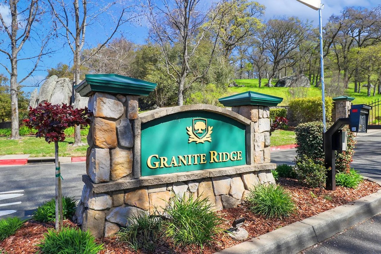 2200 Red Hawk Ct